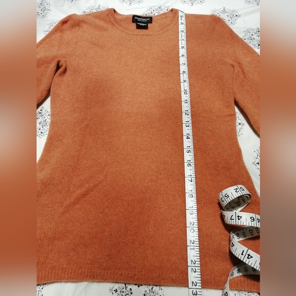 Lord and Taylor - pumpkin spice cashmere sweater - Picture 4 of 4